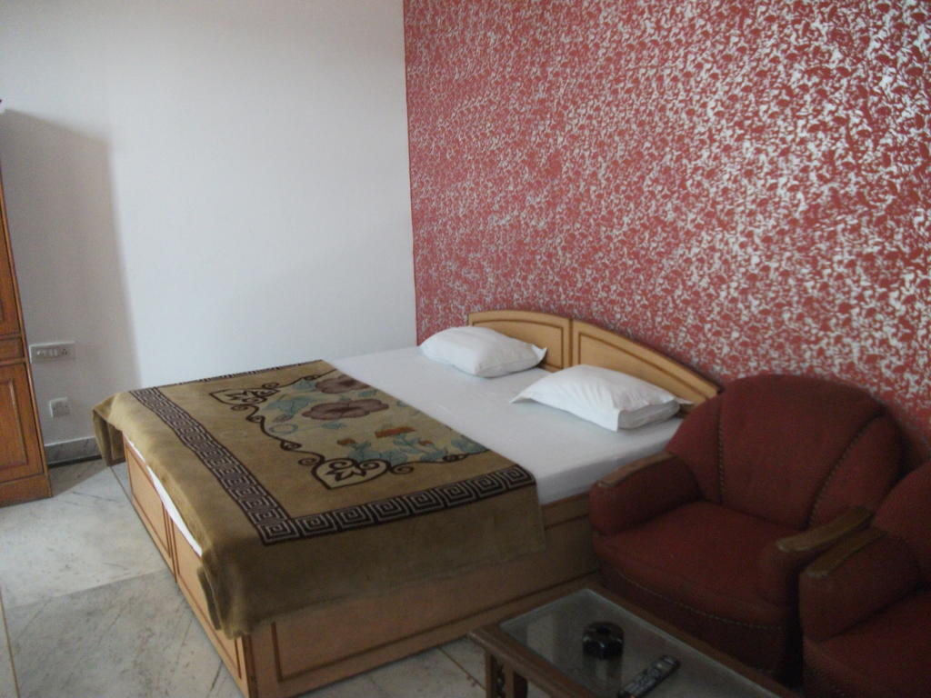 Shalimar Hotel New Delhi Room photo
