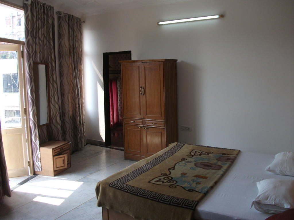 Shalimar Hotel New Delhi Room photo