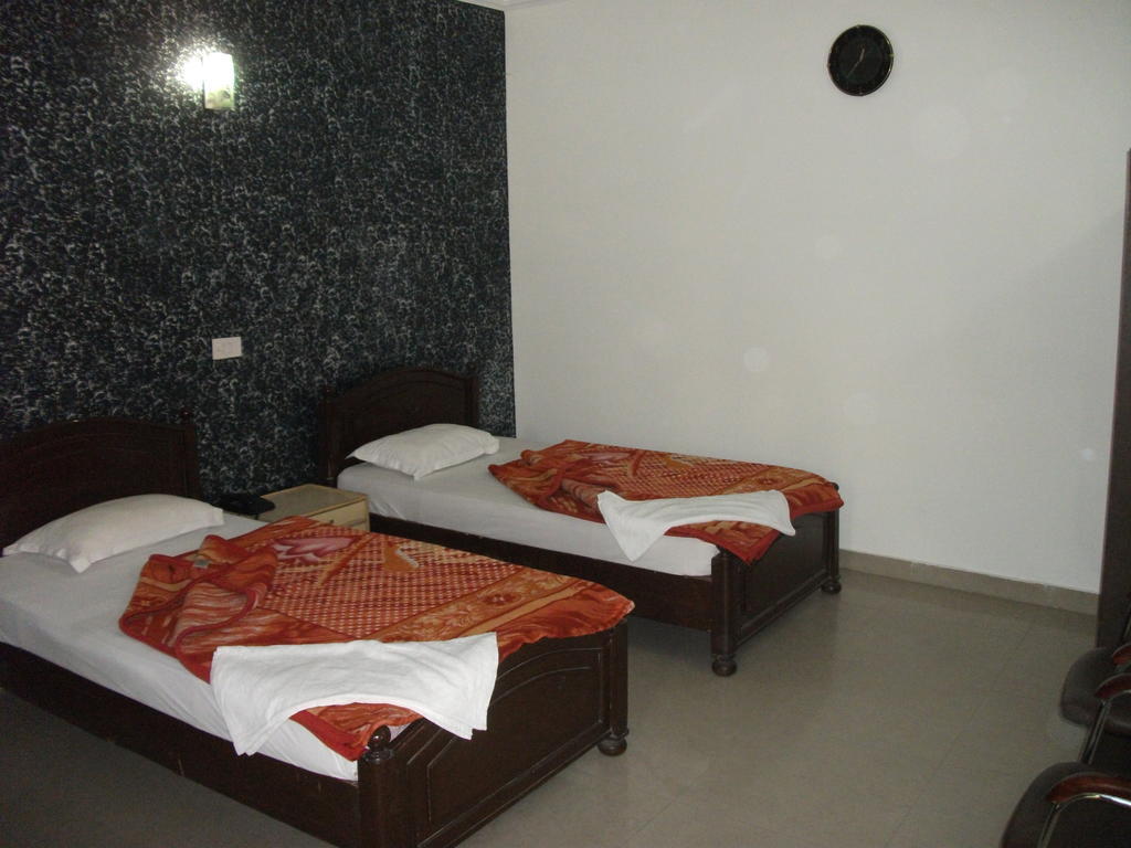 Shalimar Hotel New Delhi Room photo