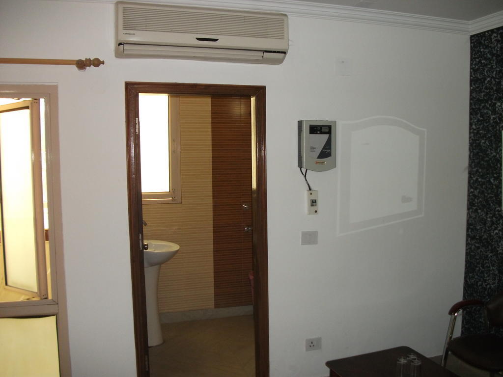 Shalimar Hotel New Delhi Exterior photo