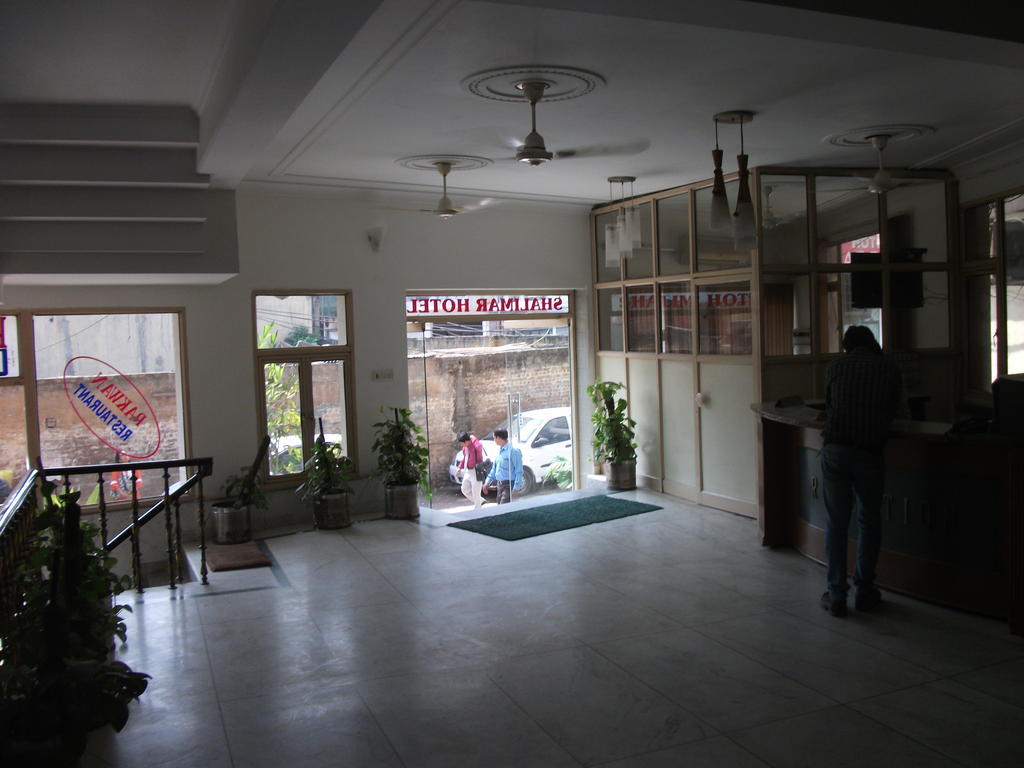 Shalimar Hotel New Delhi Exterior photo
